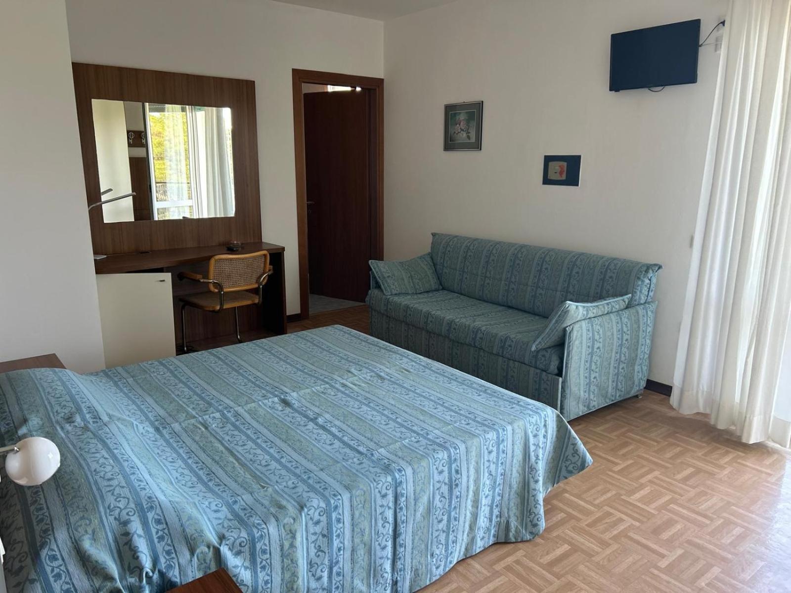 Hotel Aspe Бибионе Екстериор снимка