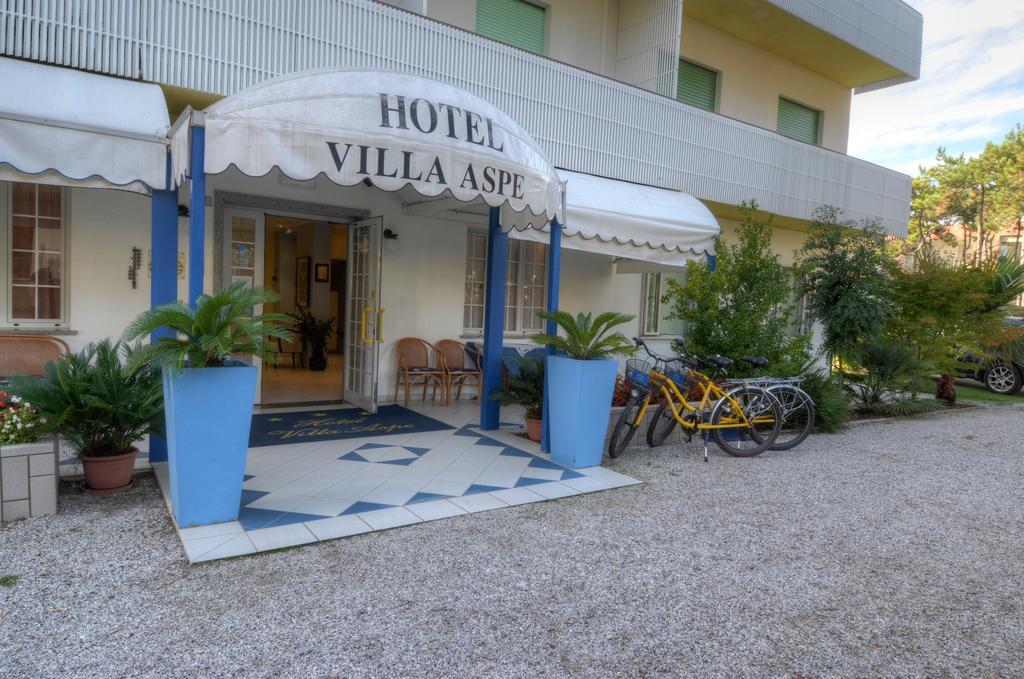 Hotel Aspe Бибионе Екстериор снимка