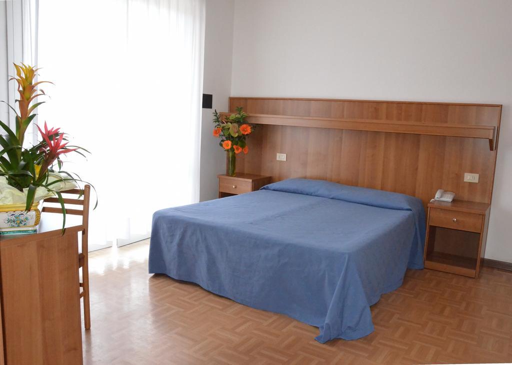 Hotel Aspe Бибионе Стая снимка