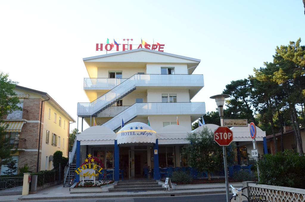 Hotel Aspe Бибионе Екстериор снимка