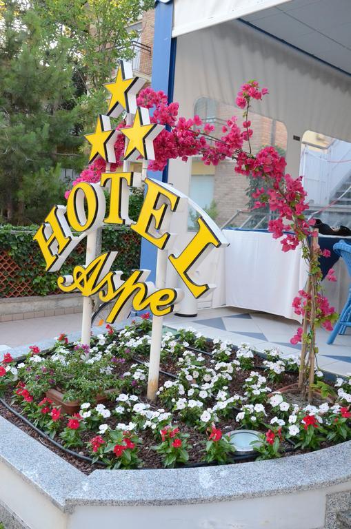 Hotel Aspe Бибионе Екстериор снимка