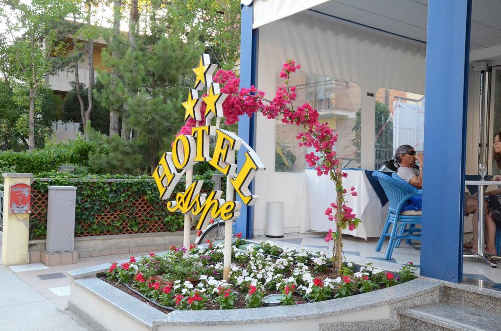 Hotel Aspe Бибионе Екстериор снимка