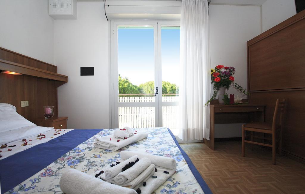 Hotel Aspe Бибионе Екстериор снимка