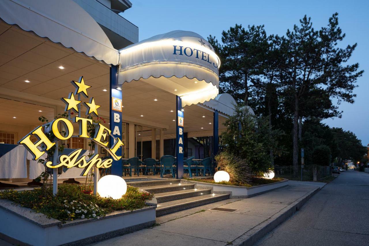 Hotel Aspe Бибионе Екстериор снимка