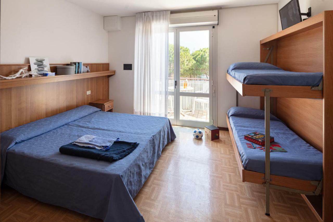 Hotel Aspe Бибионе Екстериор снимка