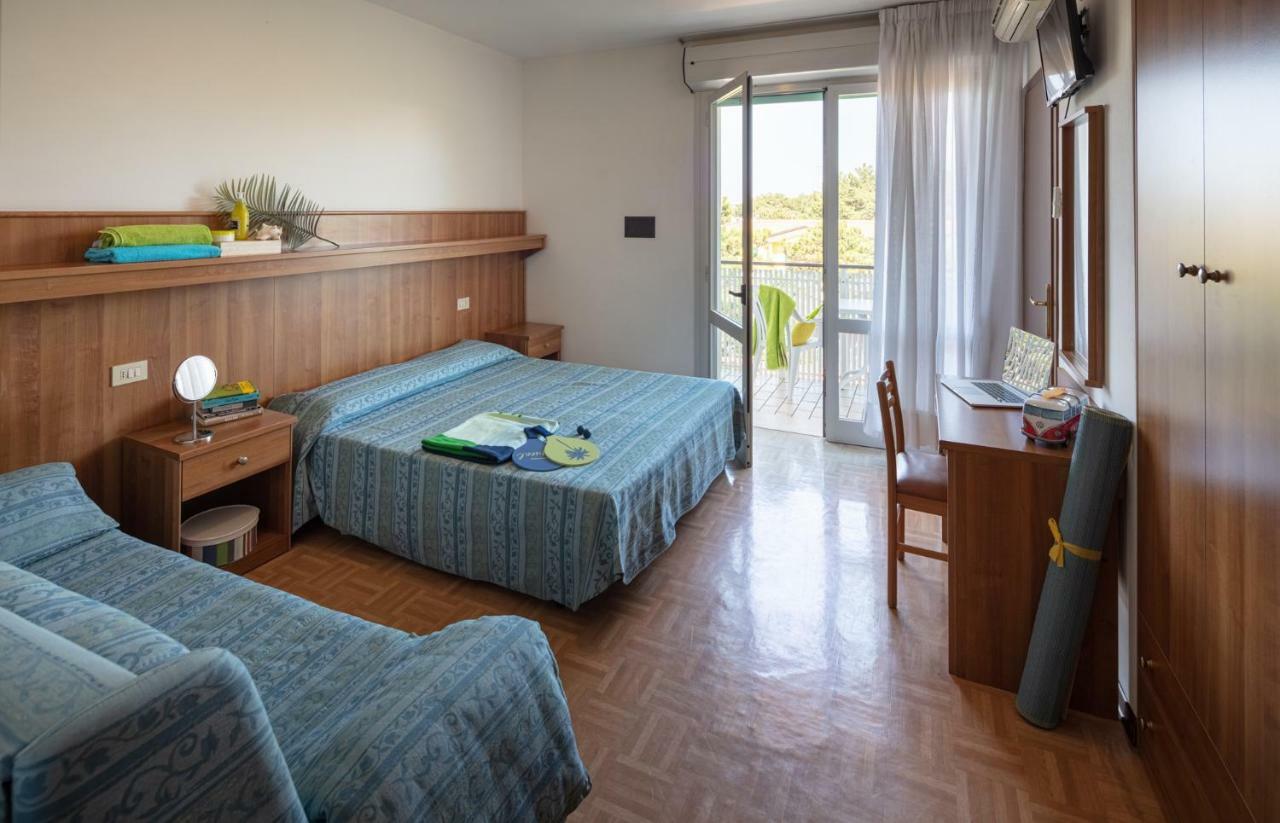 Hotel Aspe Бибионе Екстериор снимка