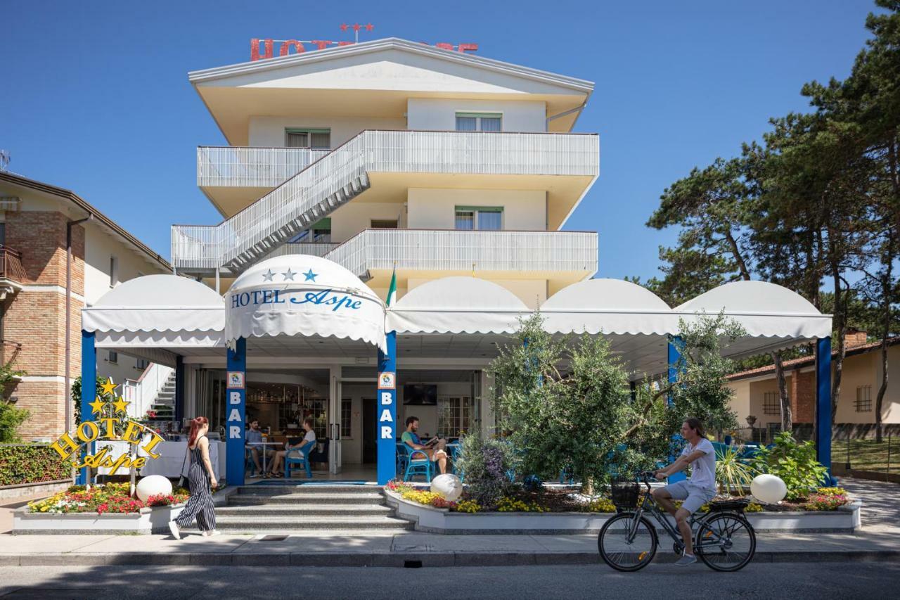 Hotel Aspe Бибионе Екстериор снимка